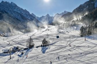 Zimska pravljica v Kranjski Gori: smučanje v treh deželah, SKI IN&OUT udobje, SNACK na smučišču in doživetja v Jasni