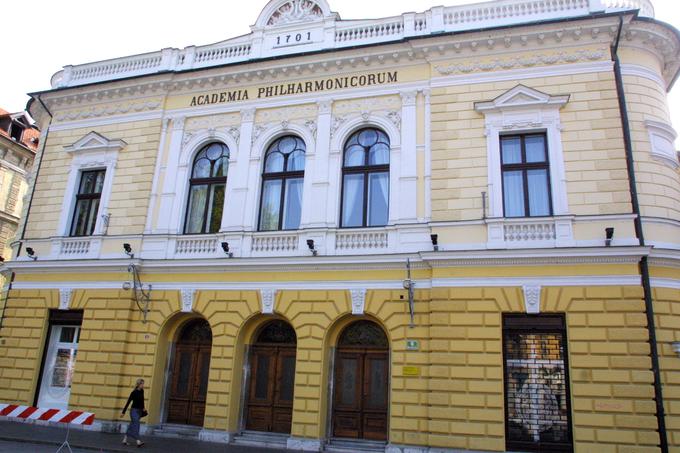 Slovenska filharmonija je osrednja slovenska glasbena ustanova. Zgrajena je bila leta 1891. V sezoni 2001–2002 je tako praznovala 300-letnico svojega obstoja. | Foto: 