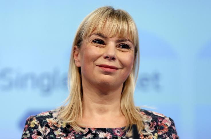 Na stran potrošnikov se je že večkrat postavila tudi evropska komisarka Elzbieta Bienkowska, ki je Evropsko komisijo pozvala k sprejetju zakonskih pravil, ki bi podobne manipulacije v prihodnje strožje kaznovalo. | Foto: 