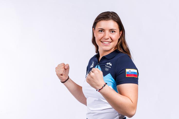 Za slovenske olimpijce bo pesti stiskala preko malih ekranov. | Foto: Aleš Fevžer