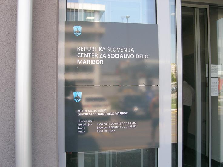 Centri za socialno delo bodo obveščeni o daljših neopravičenih odsotnostih učencev. | Foto: STA ,