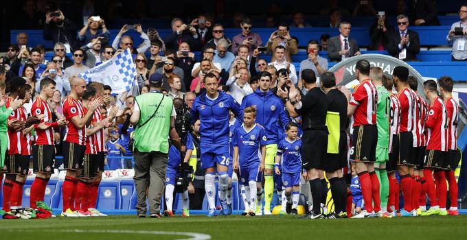 V Angliji nikoli ne manjka. Pred leti takole za Chelsea. | Foto: Reuters