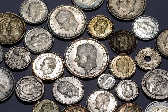 španska monarhija | Kovanci nekdanje španske valute pezete s podobo nekdanjega kralja Juana Carlosa I. | Foto Reuters