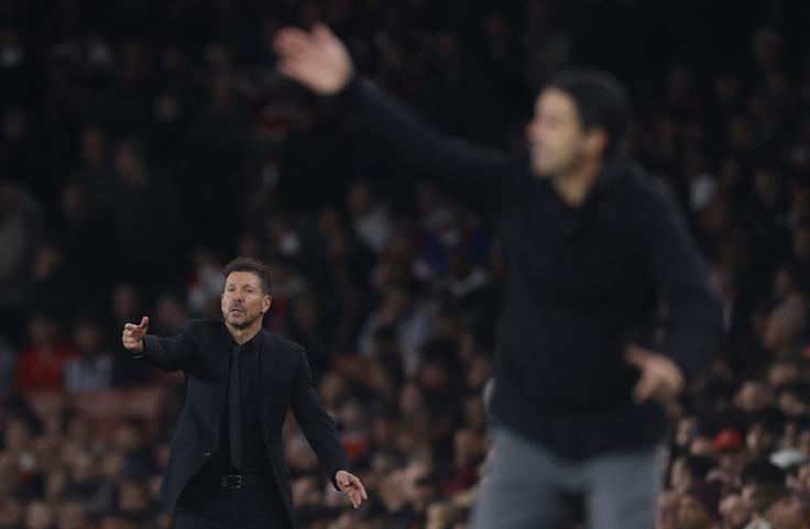 Trener Arsenala Mikel Arteta je dobil dvoboj z Diegom Simeonejem. | Foto: Reuters