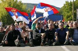 Kosovski Srbi vztrajajo na barikadah