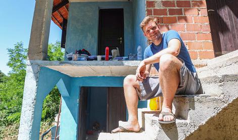 Američan Justus Reid na Hrvaškem že štiri mesece gradi hišo: poglejte, kaj vse je že nadgradil