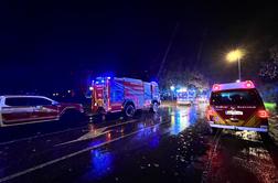 Iz gorečega stanovanja rešili žensko, iz bloka evakuirali 27 stanovalcev #foto