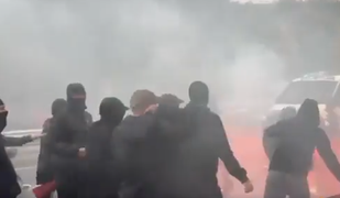 Z vodnimi topovi odgovorili nasilnim protestnikom #video