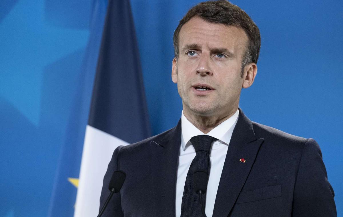 Emanuel Macron | "Zdravstvena kriza še ni končana, z virusom bomo živeli še dolgo," je dejal francoski predsednik.  | Foto STA