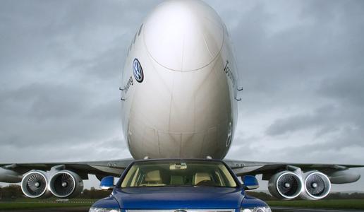 Uradno: Volkswagen ukinja SUV, ki je vlekel boeinga 747 #foto