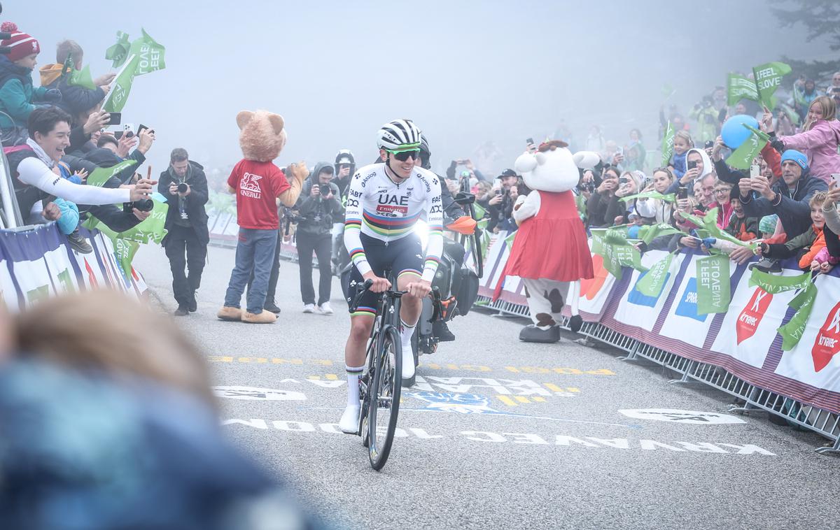 S klanca v klanc | Tadej Pogačar je na dobrodelni kolesarski dirki Pogi Challenge v cilj izjemoma pripeljal kot drugi.  | Foto Ana Kovač