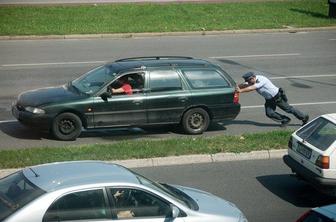 Policija poriva