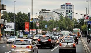 Vsak drugi prebivalec Slovenije ima osebni avtomobil