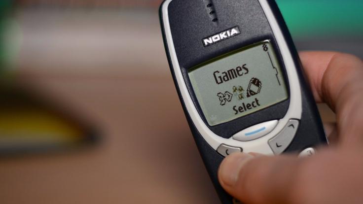 Nokia 3310 bo gotovo navdušila nostalgične zaljubljence, ki so jo vzljubili že (davnega) leta 2000, ko se je prvič pojavila. | Foto: 