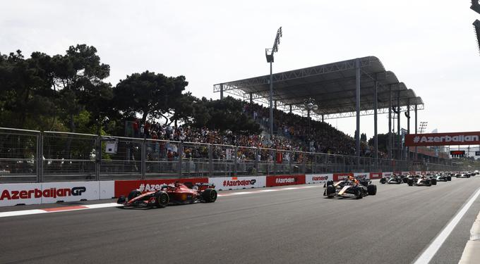 Leclerc je vodil tri kroge. | Foto: Reuters