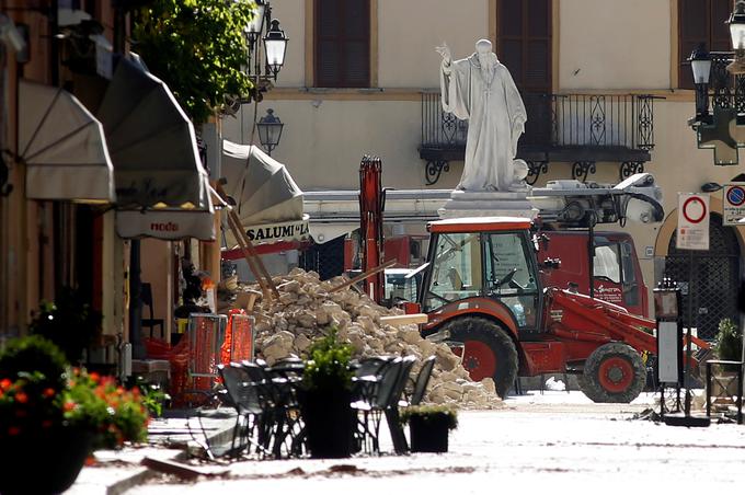 Nastala je velika gmotna škoda. | Foto: Reuters
