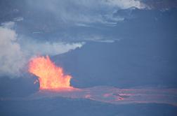 Ognjenik na Havajih bruha lavo #video