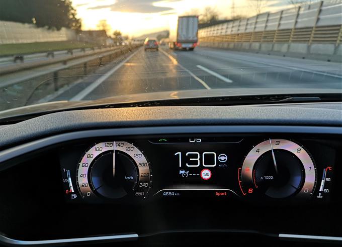 Kako daleč se v eni uri pripeljemo ob doslednem spoštovanju omejitve hitrosti? Če je ta 130 kilometrov na uro, potem lahko prevozimo natanko toliko kilometrov.  | Foto: Gregor Pavšič