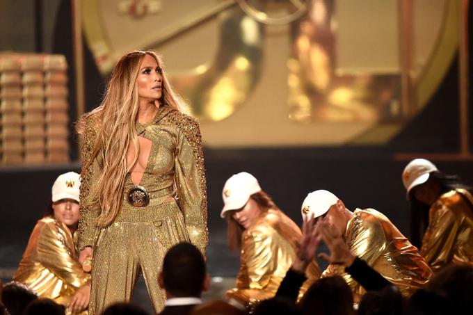Jennifer Lopez je prejela nagrado za posebne dosežke in občinstvu ponudila še desetminutni nastop. | Foto: Getty Images