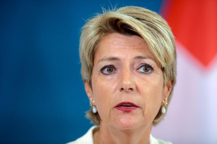 Švicarska predsednica Karin Keller-Sutter, ki jo je Donald Trump označil za prijazno žensko, ki ne zna poslušati, naj bi bila tarča Trumpovega izsiljevanja za ugodnejšo ameriško carinsko politiko do Švice. | Foto: Guliverimage
