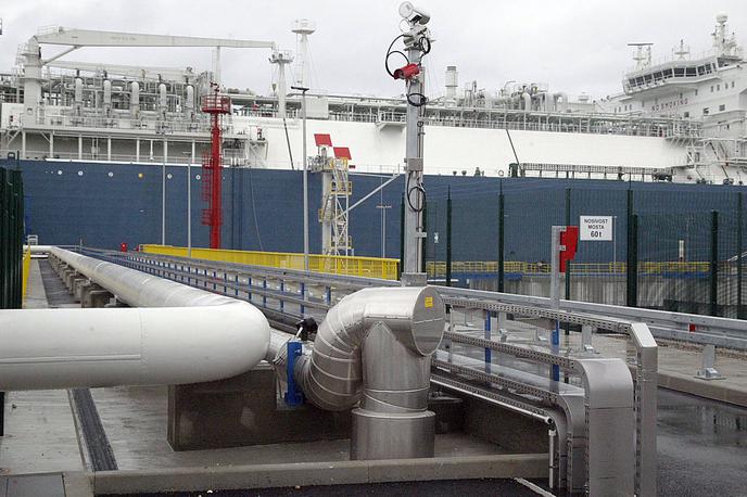 Terminal za utekočinjeni zemeljski plin (LNG) v Omišalju na otoku Krk | Po trenutnih načrtih je predvideno povečanje zmogljivosti terminala LNG z 2,9 na 6,1 milijarde kubičnih metrov plina letno. | Foto STA