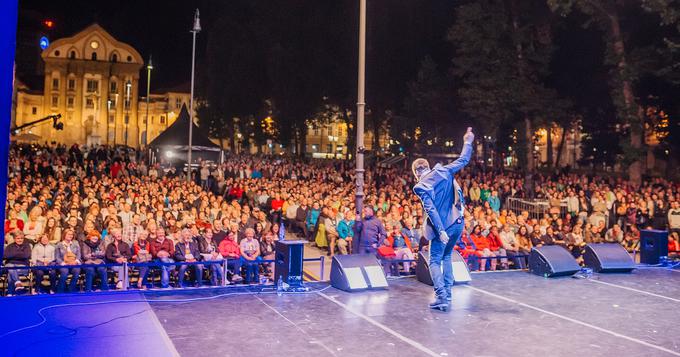 Dobrodelnost in dobri nastopajoči sta pritegnili množico ljudi. | Foto: Marko Delbello Ocepek