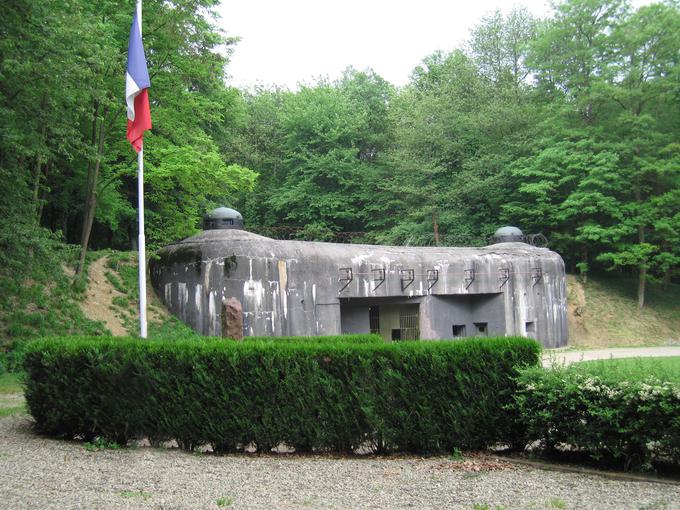 Eden od alzaških vhodov v bunkerje Maginotove linije, neuspešnega francoskega poskusa obrambe pred Nemci. | Foto: Thomas Hilmes/Wikimedia Commons