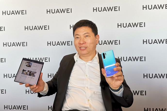 Richard Yu, Huawei P30 Pro, Mate 20X | Medtem ko še čakamo na uradni odziv Huaweia na Googlovo "blokado", je Google zagotovil, da se za uporabnike modelov mobilnih telefonov ne bo spremenilo nič glede obsega in intenzitete zagotavljanja storitev in funkcionalnosti Googlovih storitev in operacijskega sistema Android. Na fotografiji: glavni izvršni direktor Huaweijevega področja potrošniške elektronike Richard Yu | Foto Srdjan Cvjetović
