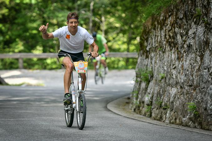 Luka Ljubič je prvi pripeljal na vrh Vršiča. Od Kranjske Gore do vrha prelaza je potreboval 43 minut in 27 sekund. | Foto: Red Bull Content Pool/Jure Makovec