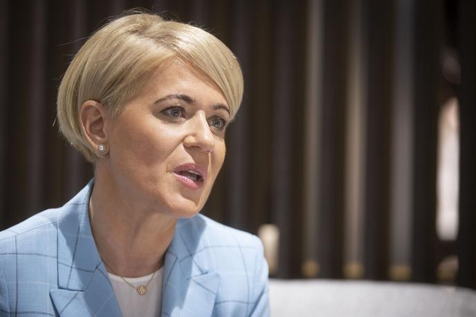 Aleksandra Pivec | Aleksandra Pivec, tudi nekdanja predsednica stranke DeSUS, danes pa samostojna podjetnica, je priznala krivdo za pomoč pri goljufiji na škodo EU, za preslepitev pri pridobitvi in uporabi posojila ali ugodnosti ter za zlorabo položaja ali zaupanja pri gospodarski dejavnosti. | Foto Bojan Puhek