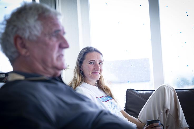 ‎Bojan Prašnikar je izžareval poseben ponos, ko nam je pojasnjeval zgodbe iz kariere svoje hčerke Lare. | Foto: Ana Kovač