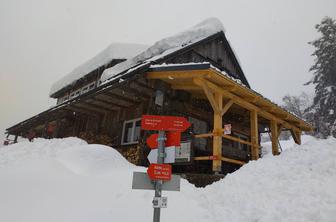 V Julijcih več kot meter novega snega, velika nevarnost plazov