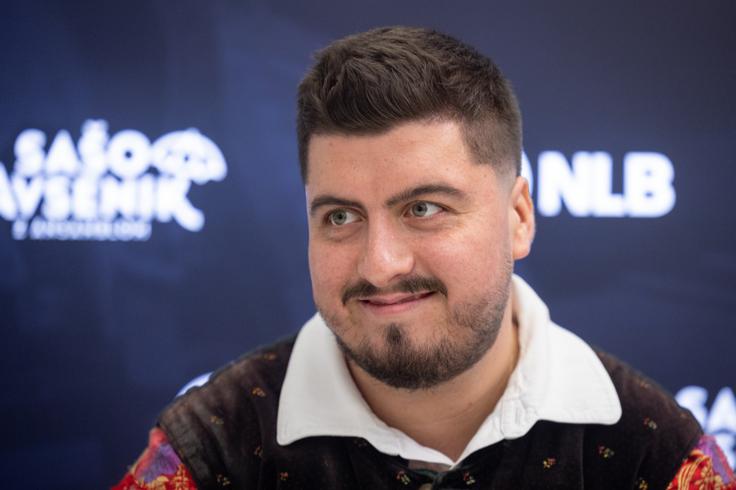 Pevec Luka Sešek po glasbeni poti kot član ansambla Saša Avsenika stopa od leta 2020. Že pred tem se je proslavil kot samostojni pevec in član zasedbe Proper, s svojimi samostojnimi projekti pa nadaljuje tudi danes. | Foto: STA