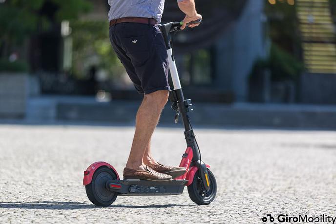 Giro Mobility | Na ljubljanske ulice je v začetku avgusta prišel nov ponudnik izposoje električnih skirojev Giro Mobility. | Foto Giro Mobility