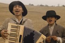 Iz filma Ko to tamo peva