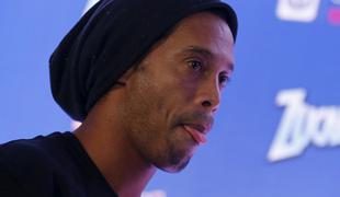 Vesela novica za milijone nogometnih navdušencev: Ronaldinho bo še igral