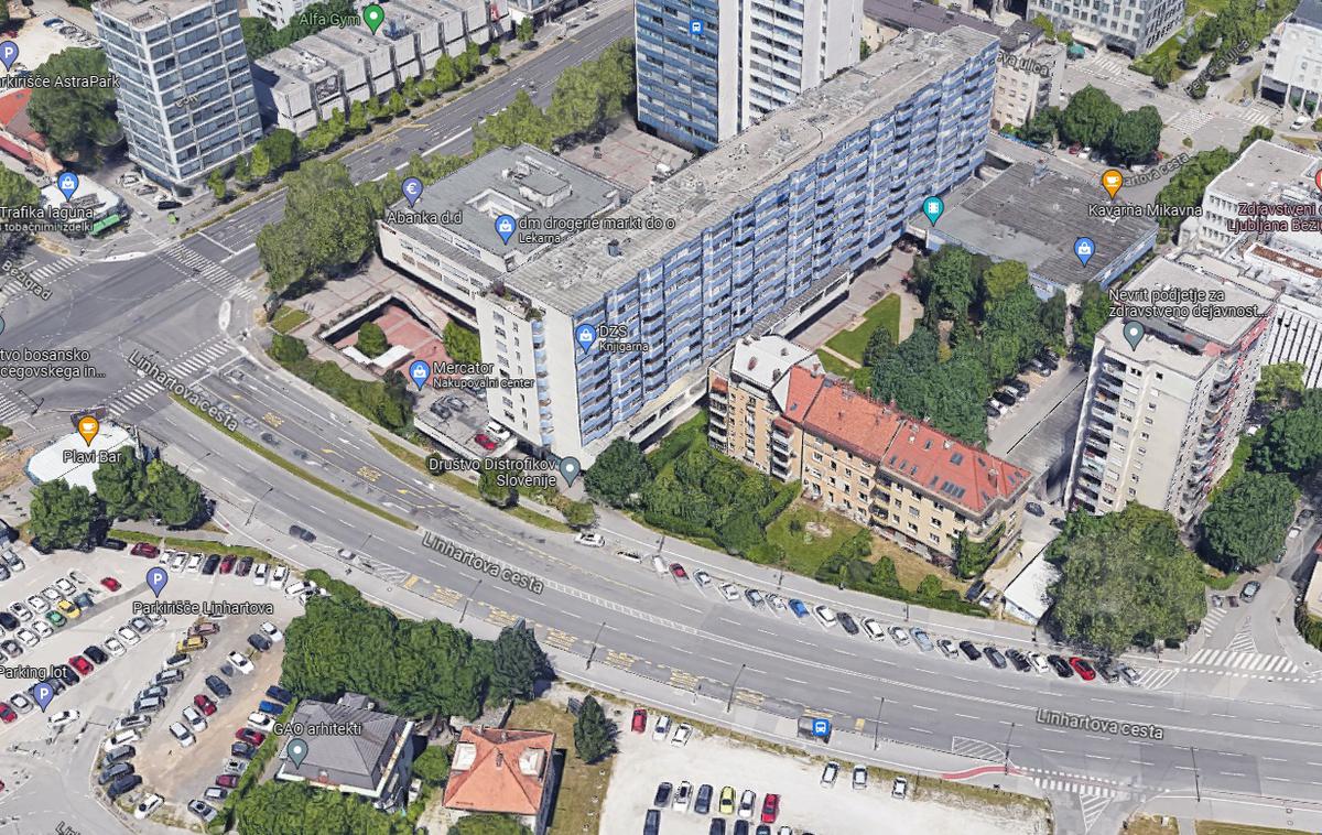 Linhartova cesta | Prenova Linhartove ceste, ki je predvsem na delu med Železno cesto in Topniško ulico močno načeta, je stekla konec oktobra lani. | Foto Google maps