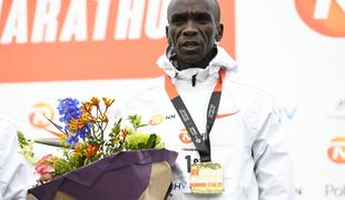 Kipchoge zmagal na maratonu na letališču na Nizozemskem