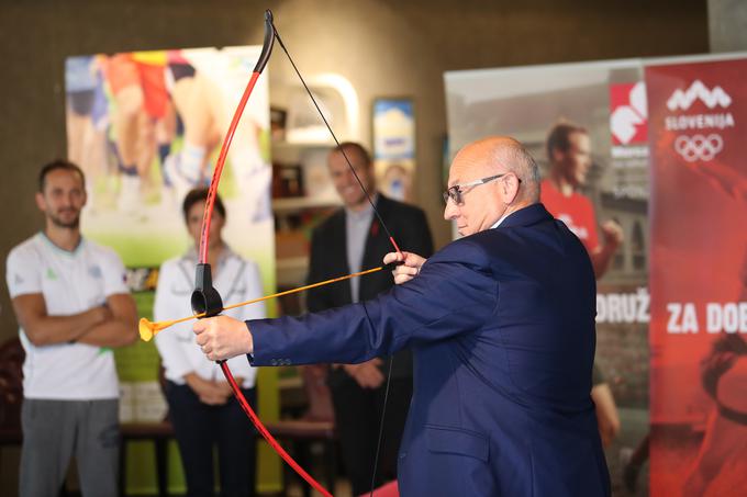 Organizatorji Evropskega tedna športa so se na predstavitvi projekta uspešno pomerili tudi v lokostrelstvu.  | Foto: 