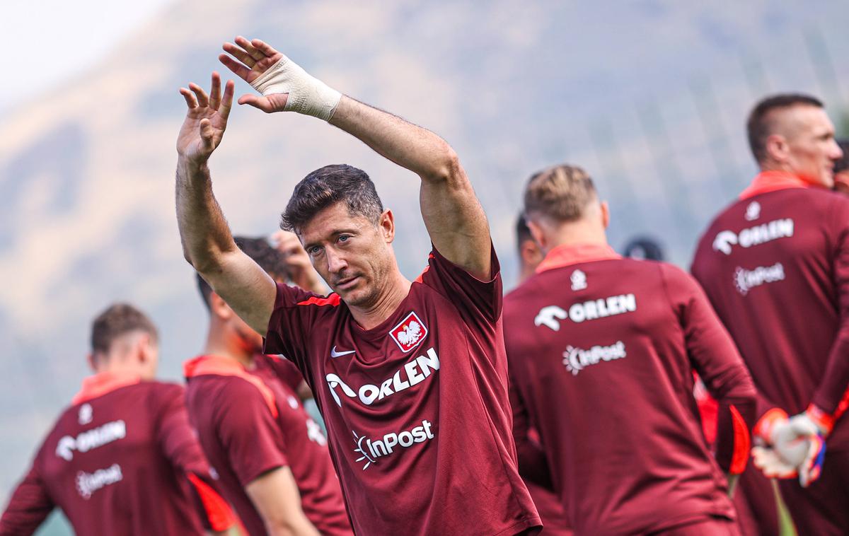 Robert Lewandowski | Poljski tabor se pred večerno tekmo ubada s poškodbami, a Robert Lewandowski bo nared. | Foto Guliverimage