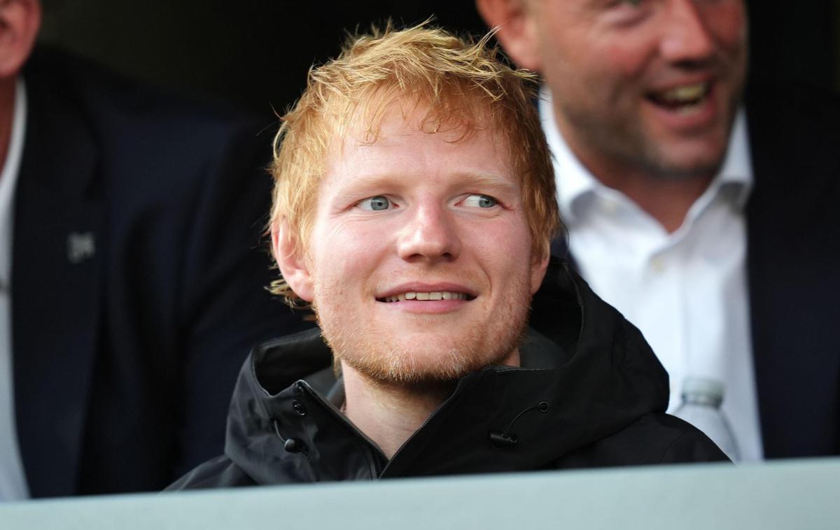 Ed Sheeran | Ob naznanitvi, da se seli v ZDA, so na družbenih omrežjih začela krožiti ugibanja, da je za njegovo odločitvijo več kot le prihajajoča turneja. "Ne gre za davke. To so ZDA, ne ZAE. Davke bom vedno plačeval v Veliki Britaniji, ker tam živim," je pojasnil Ed Sheeran. | Foto Profimedia