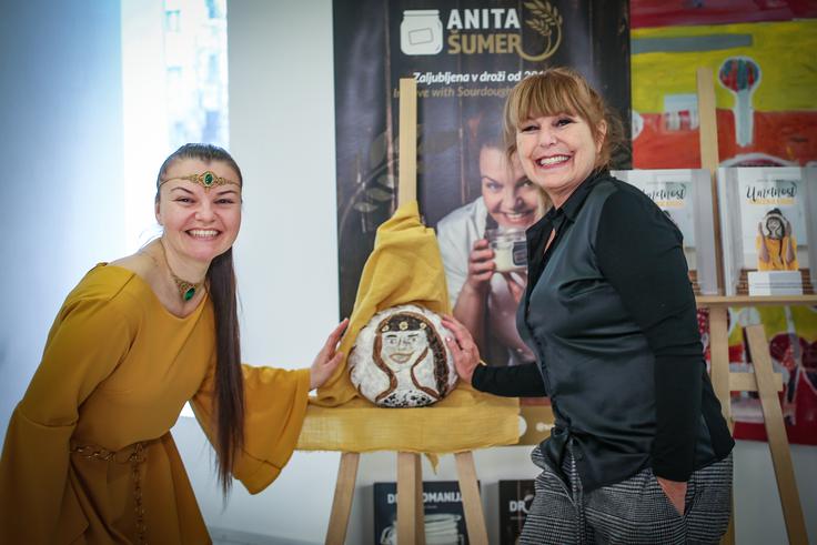 Predstavitev knjige je vodila Zvezdana Mlakar. | Foto: Ana Kovač