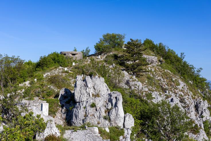 Vrh Sabotina je tudi muzej na prostem, saj so tu številni ostanki s Soške fronte. | Foto: Matej Podgoršek