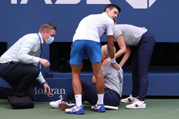 Novak Đoković in nesrečna sodnica. | Foto: Gulliver/Getty Images