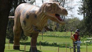 Na razstavo dinozavrov in v naravni zdravilni gaj Tunjice