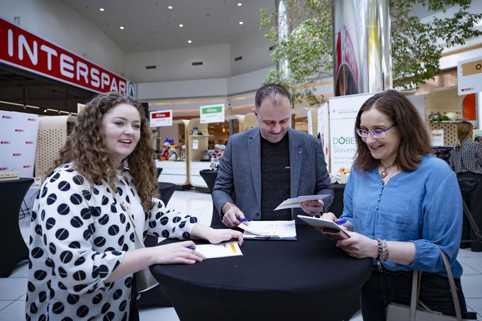 Jedi so ocenjevali: Zala Pungeršič, Špela Ankele in Živan Jovanović. | Foto: Ana Kovač