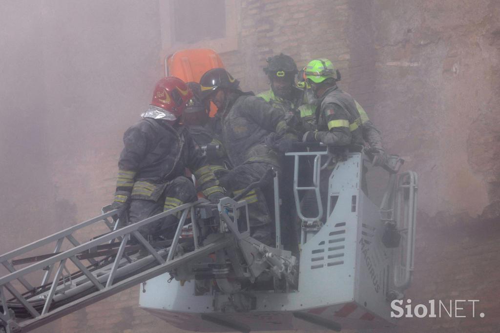 zrušenje stavbe v Rimu