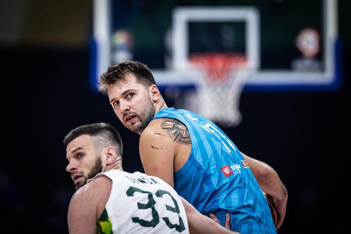 Luka Dončić | Kapetan Luka Dončić in soigralci so proti Litvi visoko izgubili. | Foto FIBA
