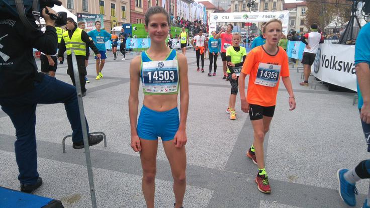 "Pred nastopom sem pričakovala stopničke. Na začetku mi je bilo sicer malce mrzlo, a ko se prilagodiš, pozabiš na mraz," je dejala zmagovalka na 10 km Laura Stauber. | Foto: Petra Mavrič
