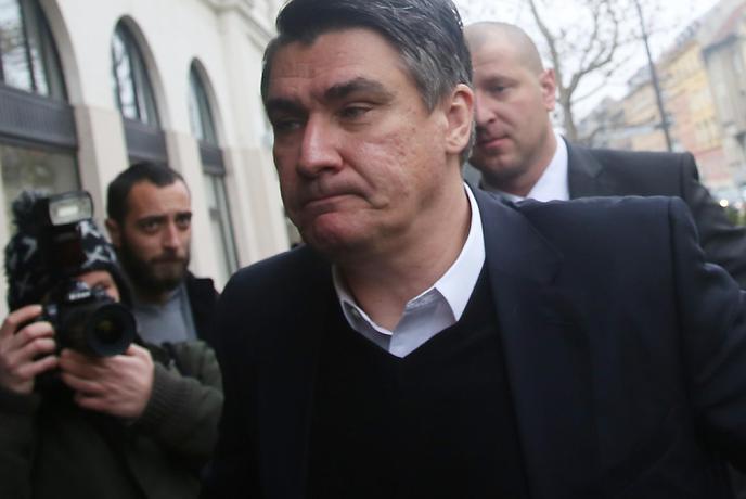 Nekdanji hrvaški premier Milanović z modricami na obrazu: Padel sem …